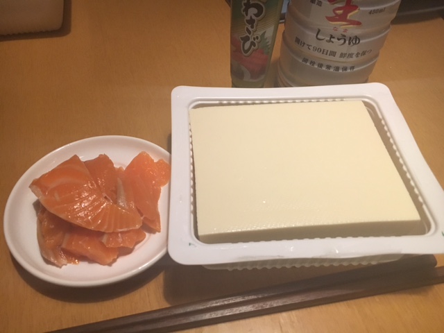 サーモン丼（今日の豆腐）
