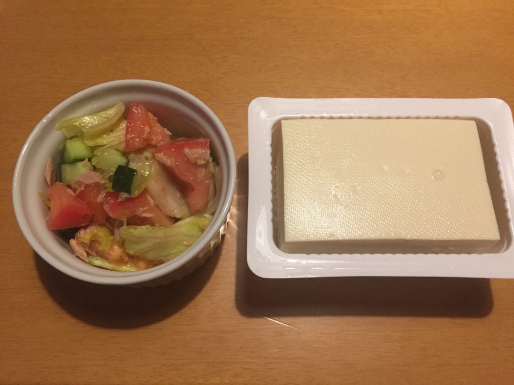 トマトとツナのサラダ（今日の豆腐）